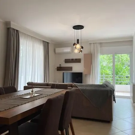 Apartment Modern Family *
